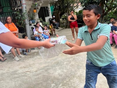 Lleva Esperanza y Alegría Navideña.